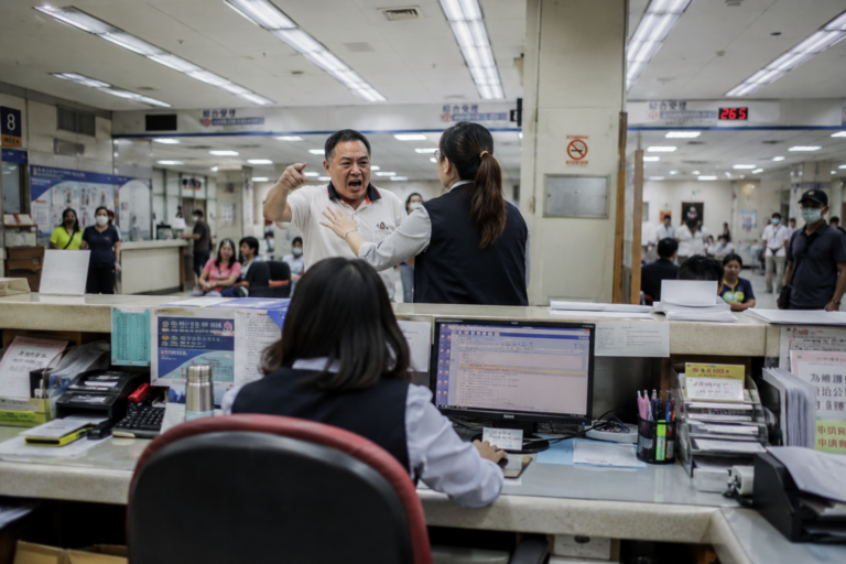 主管為什麼是先安撫民眾的情緒